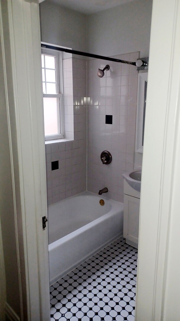 Building Photo - 5132 W 21st St