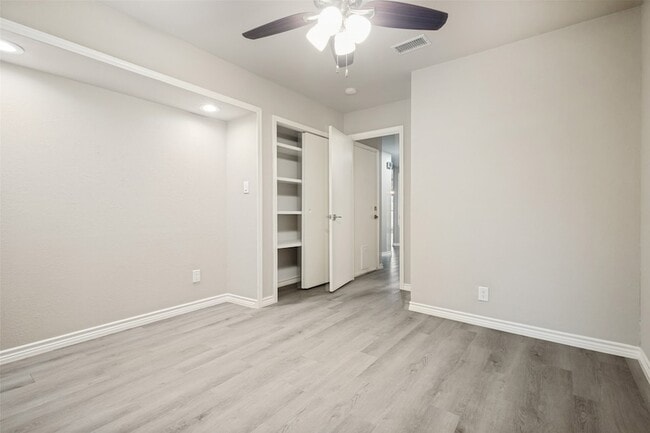 Building Photo - 945 Ramblewood Dr