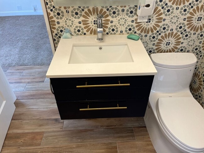 Building Photo - 2 Bedroom 2 Bath Single Family Home in Orange