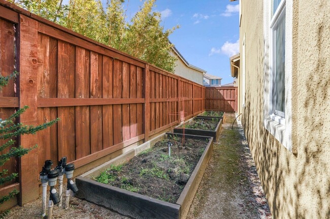 Building Photo - **Rent Reduction** Beautiful home in desirable Spring Lake community Woodland