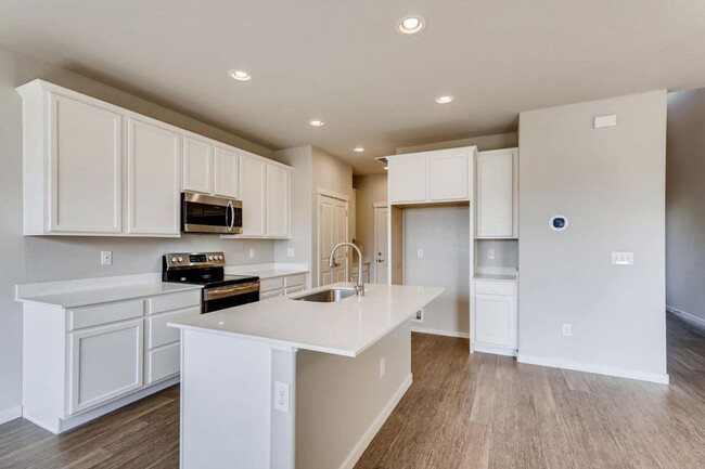 Building Photo - Stunning Modern 2 bedroom Townhome!!!