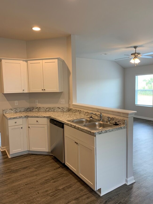 Building Photo - GET IT NOW!   New Three Bedroom | Two Bath Home in Cherokee Bend