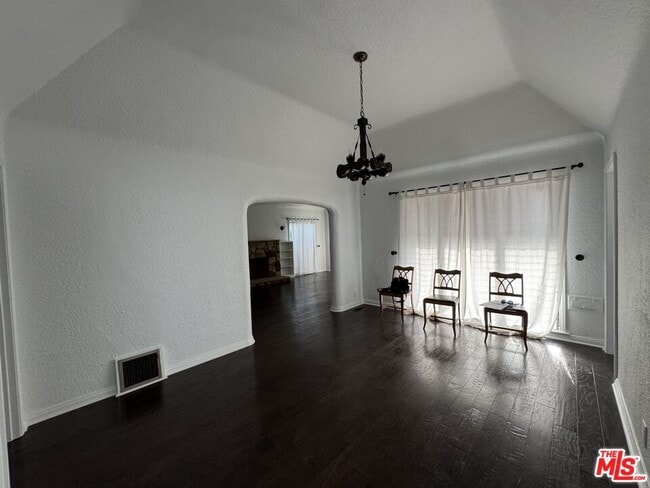 Building Photo - 326 N La Jolla Ave