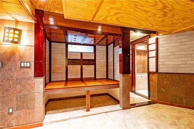 Building Photo - 1022 Reeder Cir NE