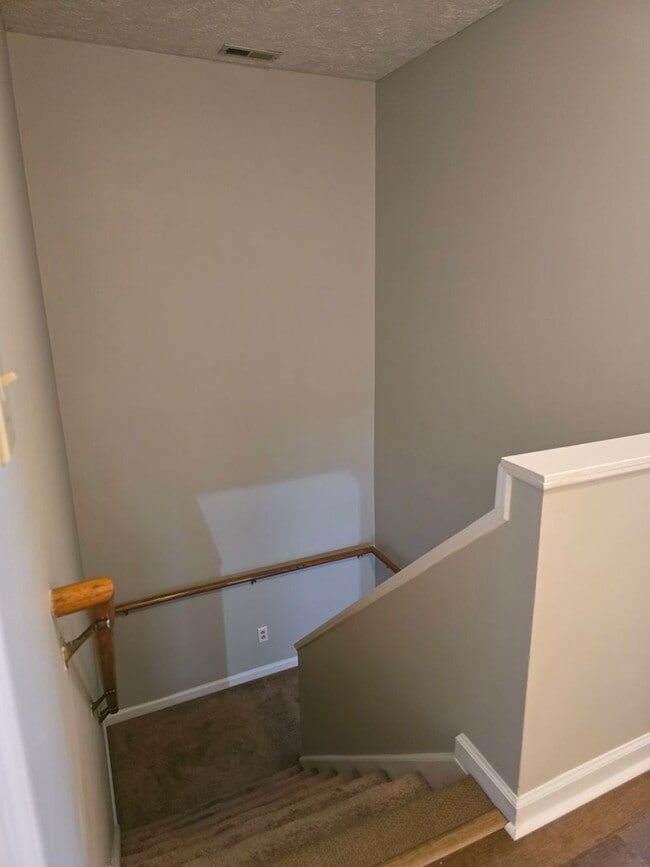 Building Photo - NEW LISTING!!!!!