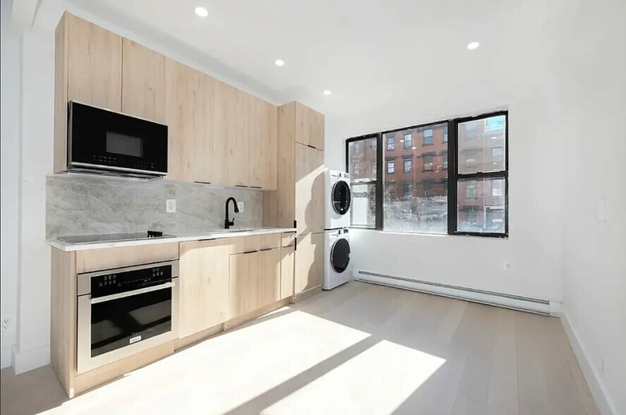 Building Photo - 163 First Avenue