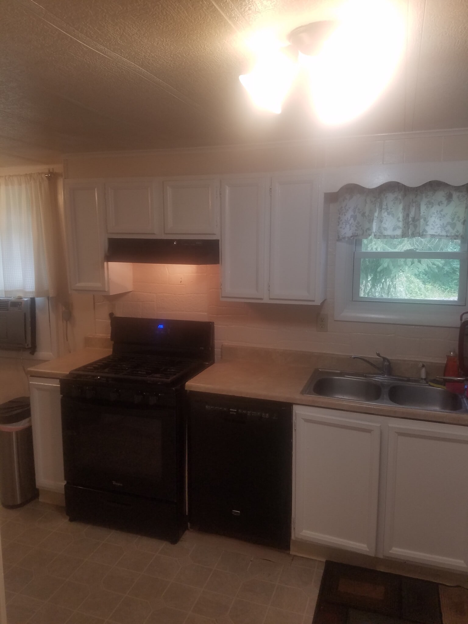 Newer stove & Dishwasher - 34 Meadowlark Dr