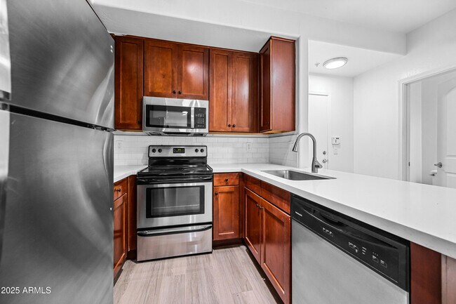 Building Photo - 4608 W Maryland Ave