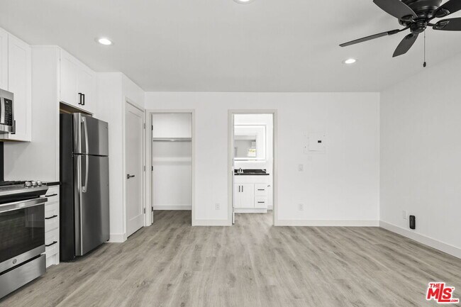 Building Photo - 1051 Gill Ave