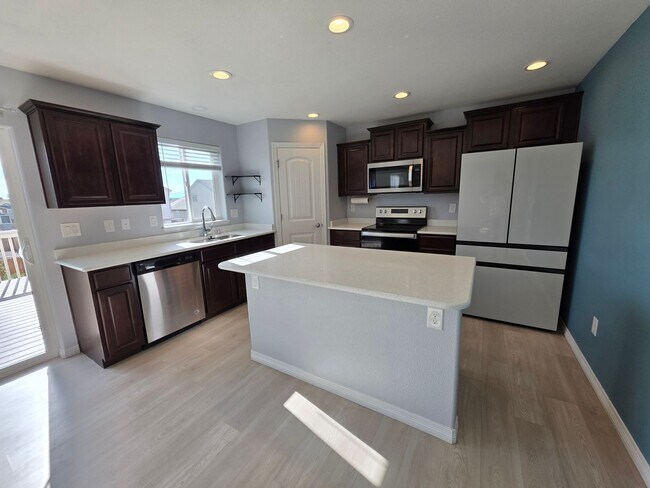 Building Photo - Gorgeous 4 Bed 3 bath Home In Lorson Ranch!!