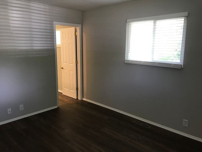 Building Photo - Washington Twp - 3 BR ranch