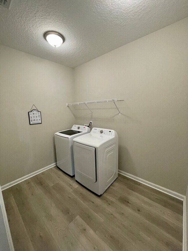 Building Photo - 2090 Hawkeye Pl