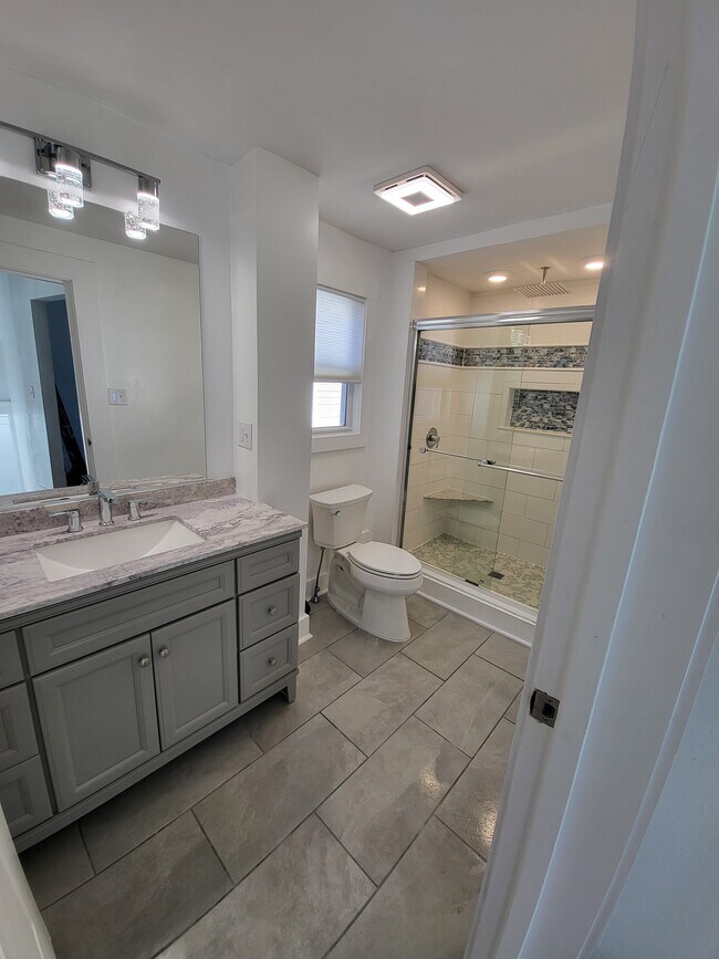 Building Photo - 1616 Ellwood Ave