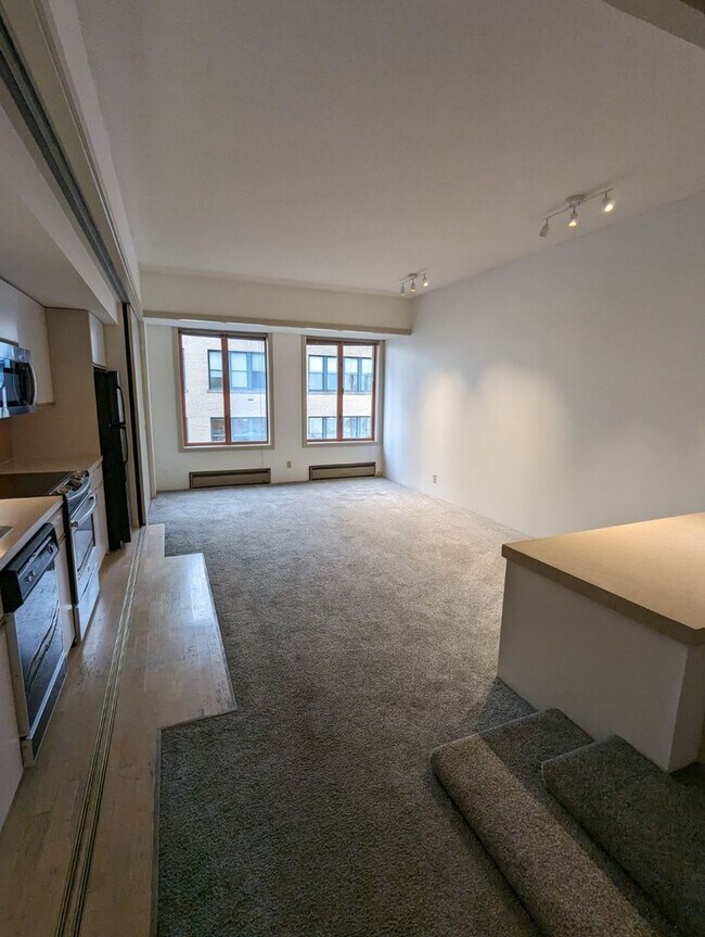 Building Photo - Adorable One Bedroom Seattle Condo in Unbeatable Location - Walk to Pike Place Market!