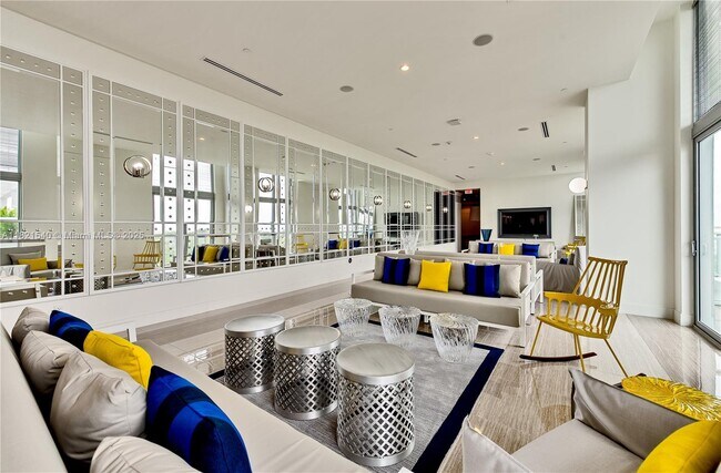 Building Photo - 2000 Metropica Wy
