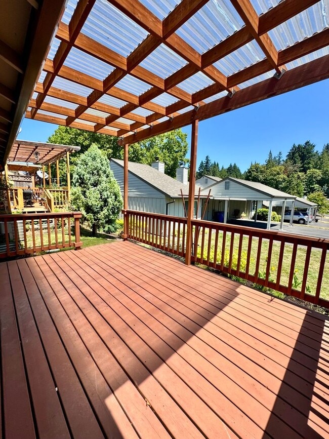 Building Photo - Salmon Creek Condo with Swim, hot tub and ...