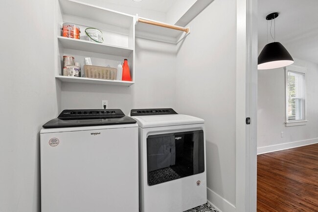 Building Photo - 2 Bedroom Ranch Style Home close to Downtown Raleigh