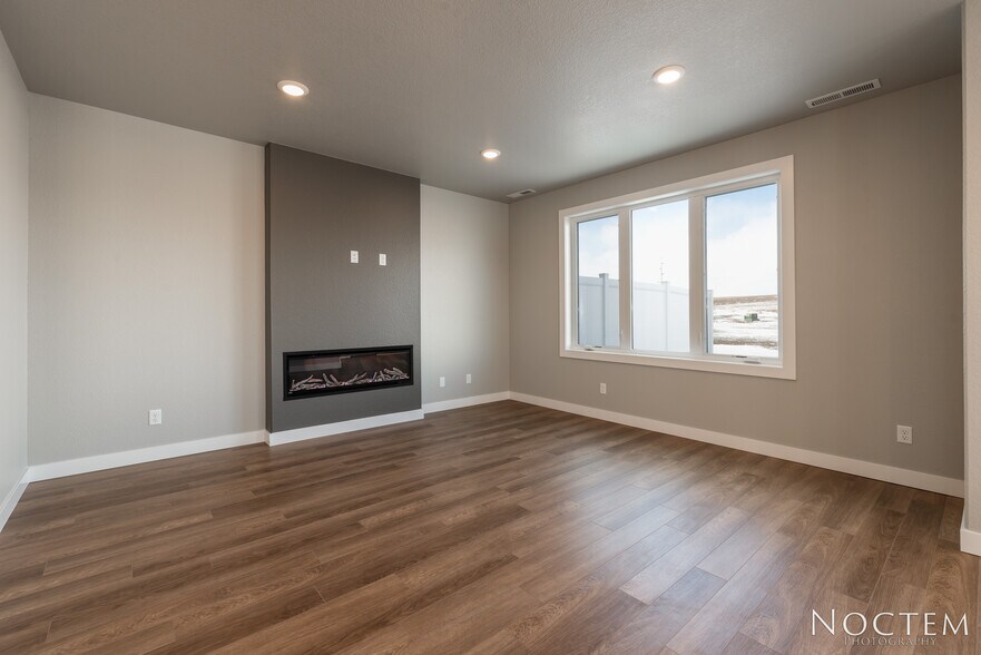 Building Photo - 5703 Iron Dr