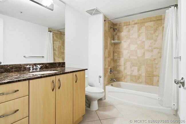 Building Photo - 403 S Sapodilla Ave
