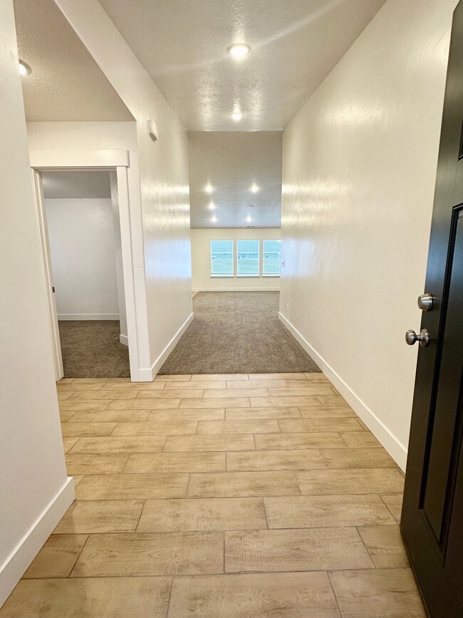 Building Photo - HC515