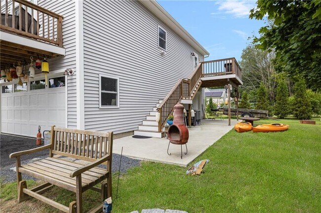 Building Photo - 127 Howland Ave