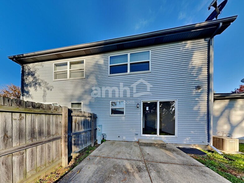 Building Photo - 516 Powers Ct