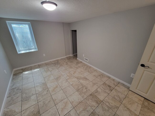 Building Photo - AVAILABLE JULY 1ST 3 Bedroom2 Bathroom + Office