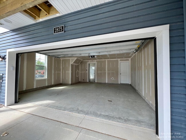 Building Photo - 2875 Rayfield Ave