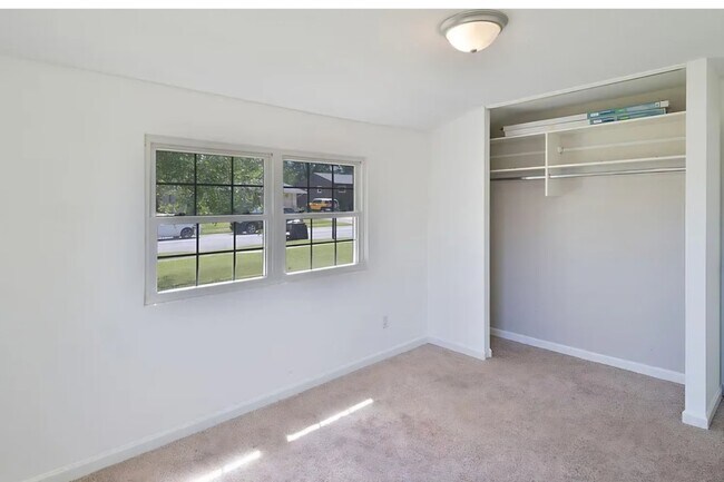 Building Photo - 2715 Farnsworth Dr