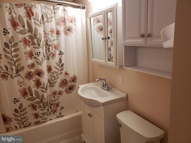 Building Photo - 417 S Washington St