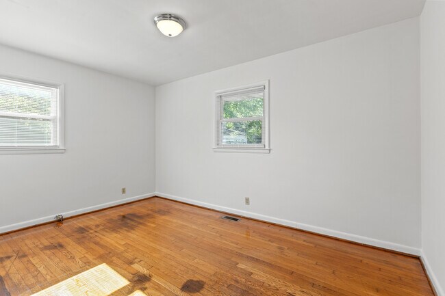 Building Photo - 2057 Heather Way