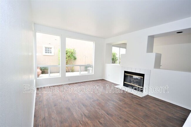 Building Photo - 2861 Golf Villa Way