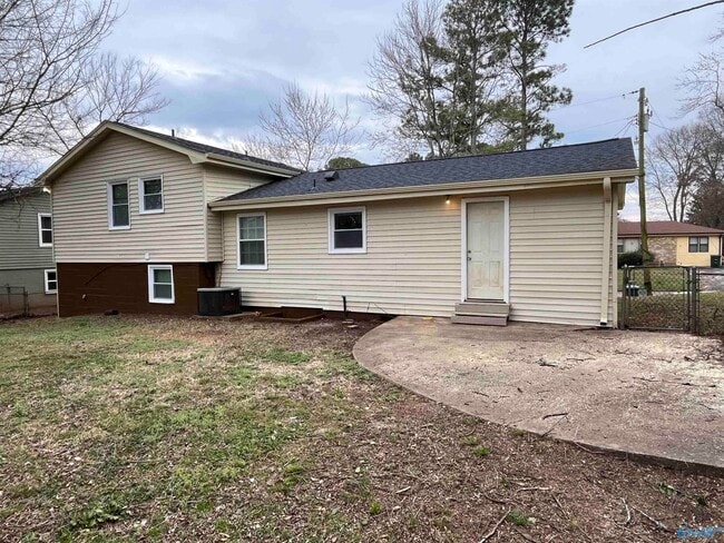 Building Photo - 4708 Dahlia Dr NW