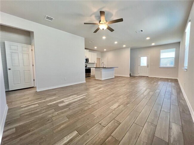 Building Photo - 704 Long Run