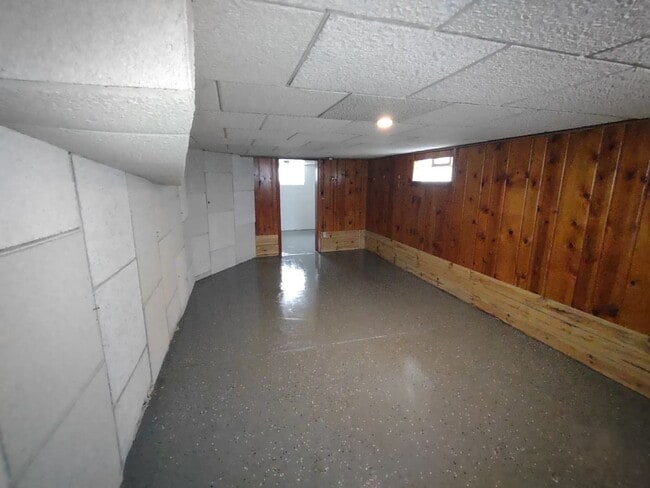 Building Photo - 37939 Vine St