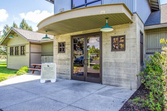 Building Photo - 10576 Village Loop