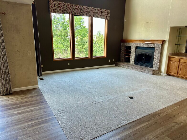 Family Room - 9402 Oakbrush Way