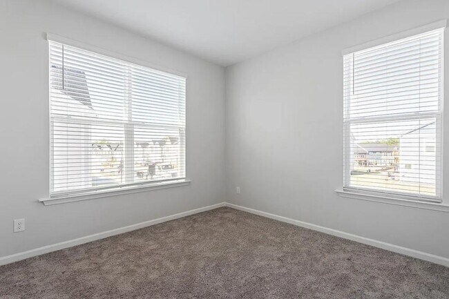 Building Photo - 51 Pansy Pk