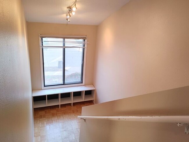 Building Photo - $1,395 | 2 Bedroom + Bonus Room, 1.5 Bathr...