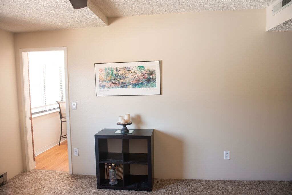 Building Photo - 534 E 7th Ave