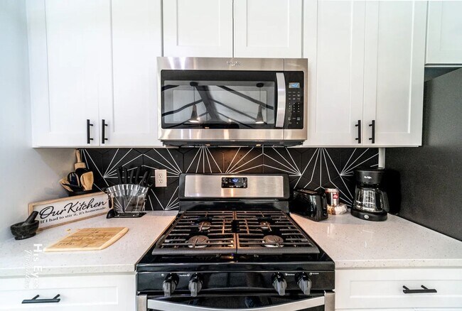 Building Photo - Experience Elevated Living in North Austin – Fully Furnished & Move-In Ready