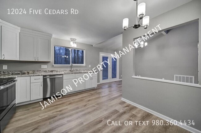 Building Photo - 12024 5 Cedars Rd