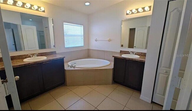 Building Photo - 460 Nadeau Way