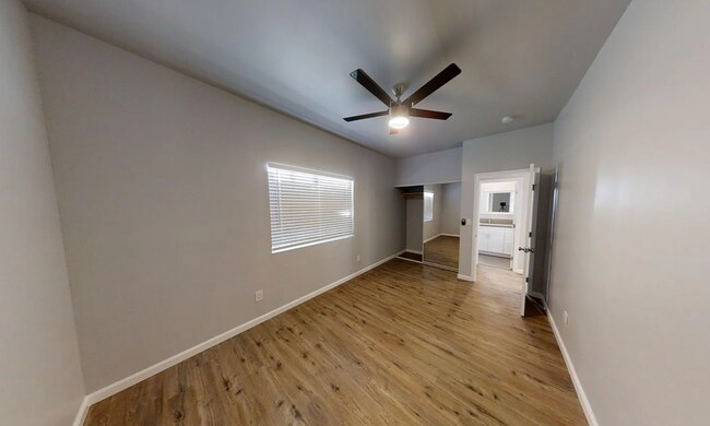 Building Photo - 5118-5120 East Falls View Dr