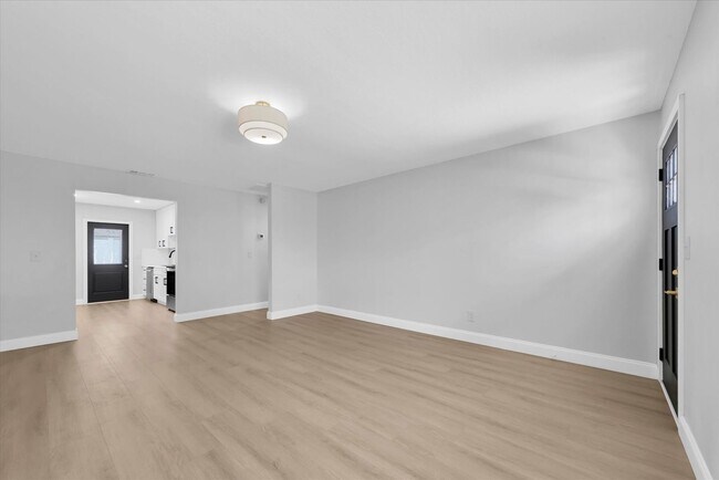 Building Photo - 3009 W Binnicker Ave