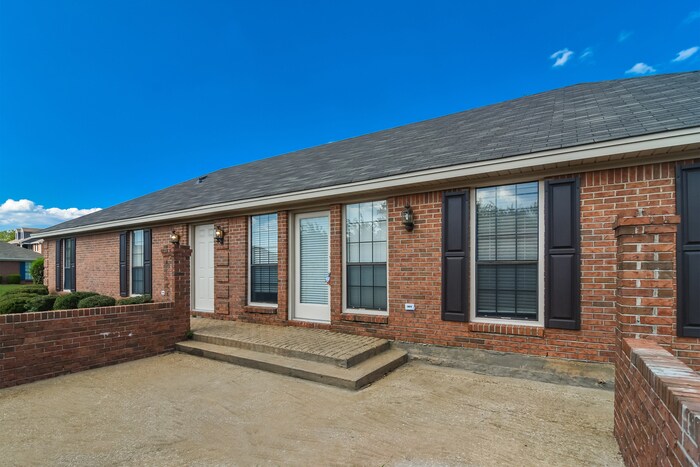 Primary Photo - 2100 Station Ct