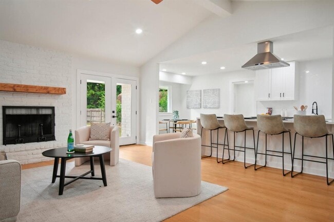 Building Photo - 10219 Rutland Village W