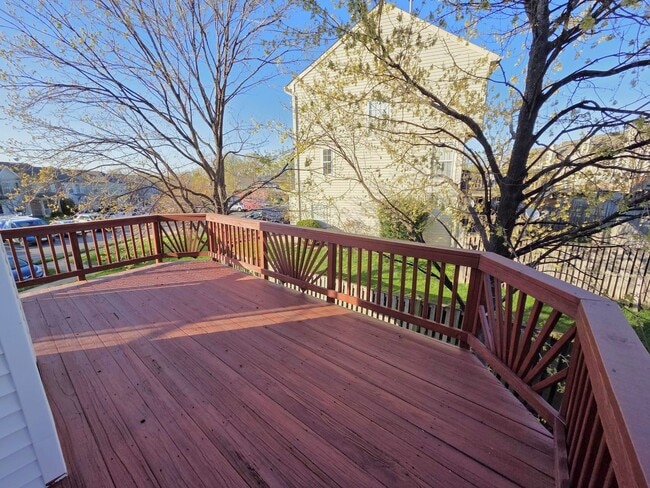 Building Photo - Charming 3 Bed 2.5 Bath End-Unit Townhome with Deck & Patio In The Villages of Saybrook