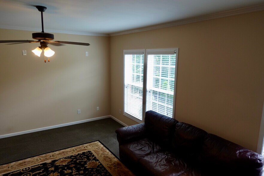 Building Photo - 3304 Chastain Gardens Dr NW