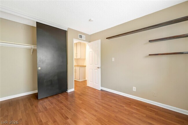 Building Photo - 4565 Meridian Dr